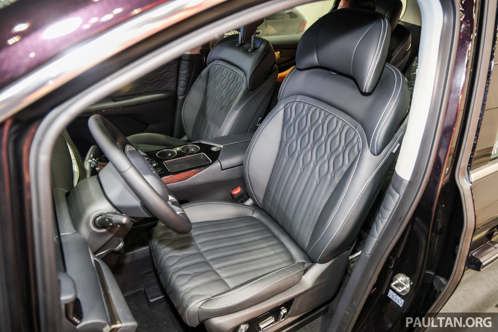 Dongfeng Forthing U-Tour PHEV 2025 — интерьер, передние сиденья, рынок internal_mvp