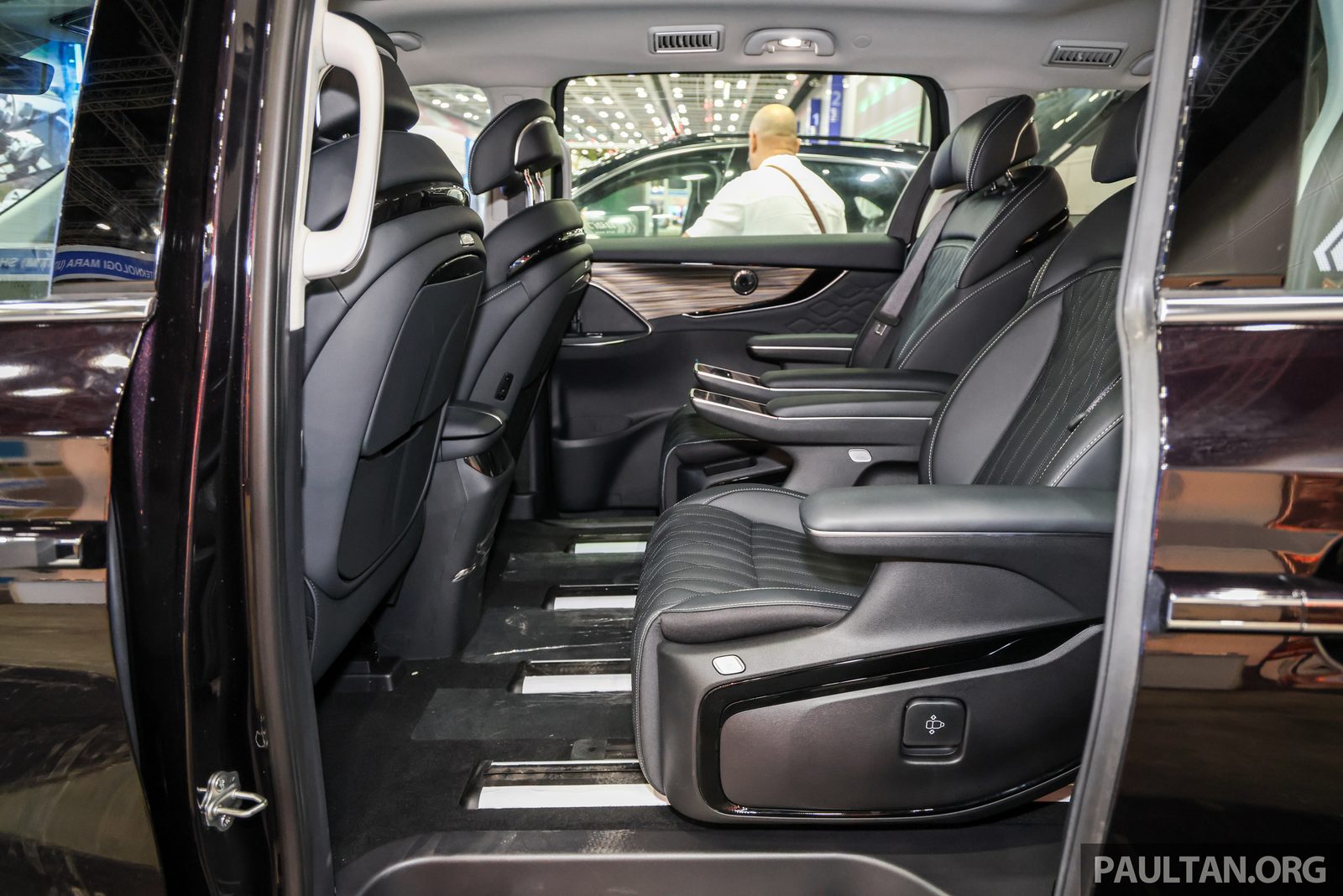 Dongfeng Forthing U-Tour PHEV 2025 — интерьер, второй ряд сидений, рынок internal_mvp