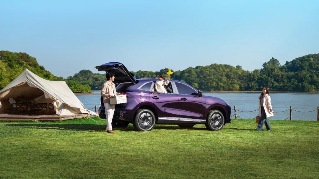 Dongfeng Forthing Xinghai T5 EV 2026 — экстерьер, вид сбоку, рынок China