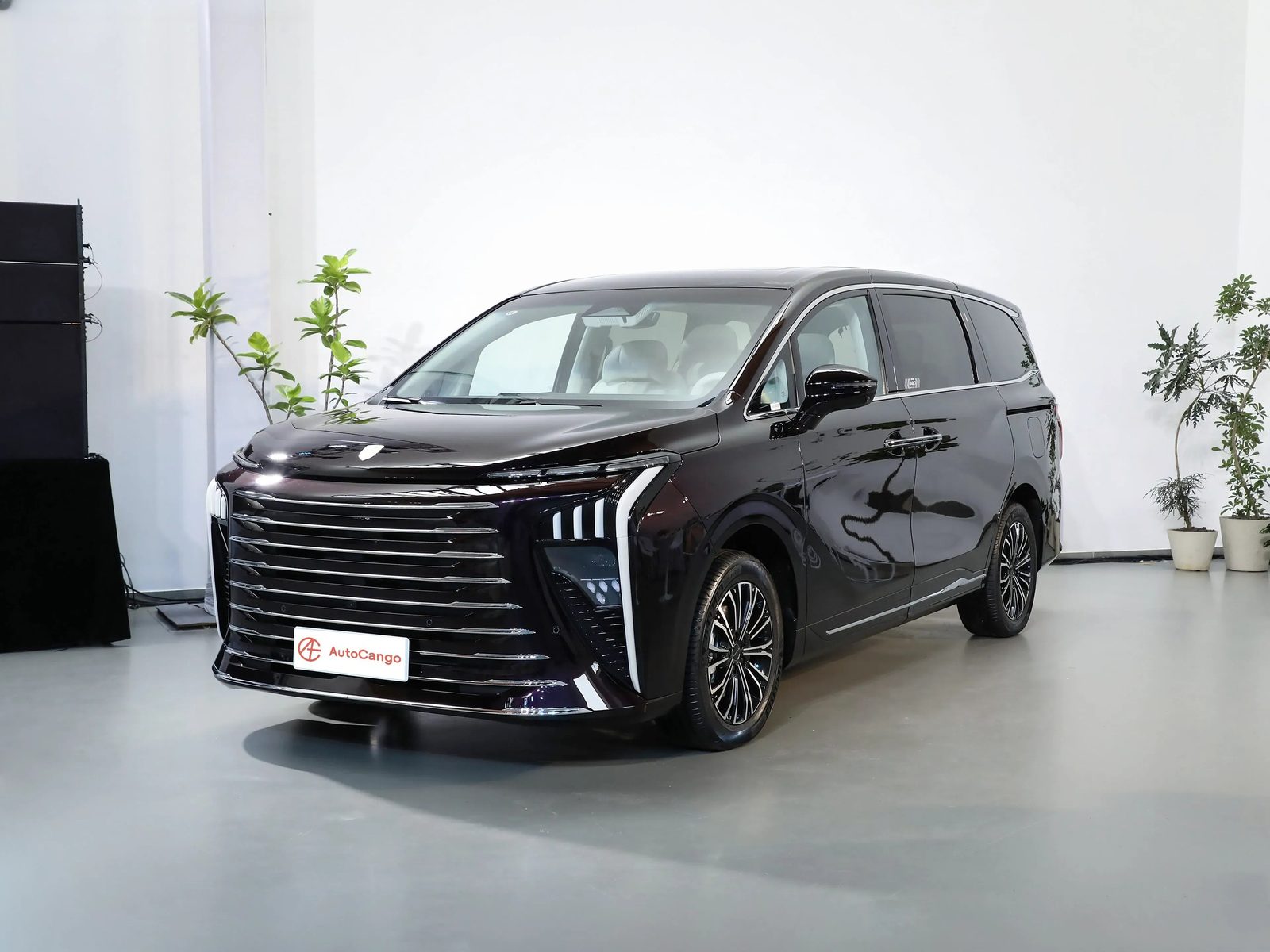 Dongfeng Forthing Xinghai V9 PHEV 2026 — главное фото модели, экстерьер, вид спереди 3/4, рынок internal_mvp
