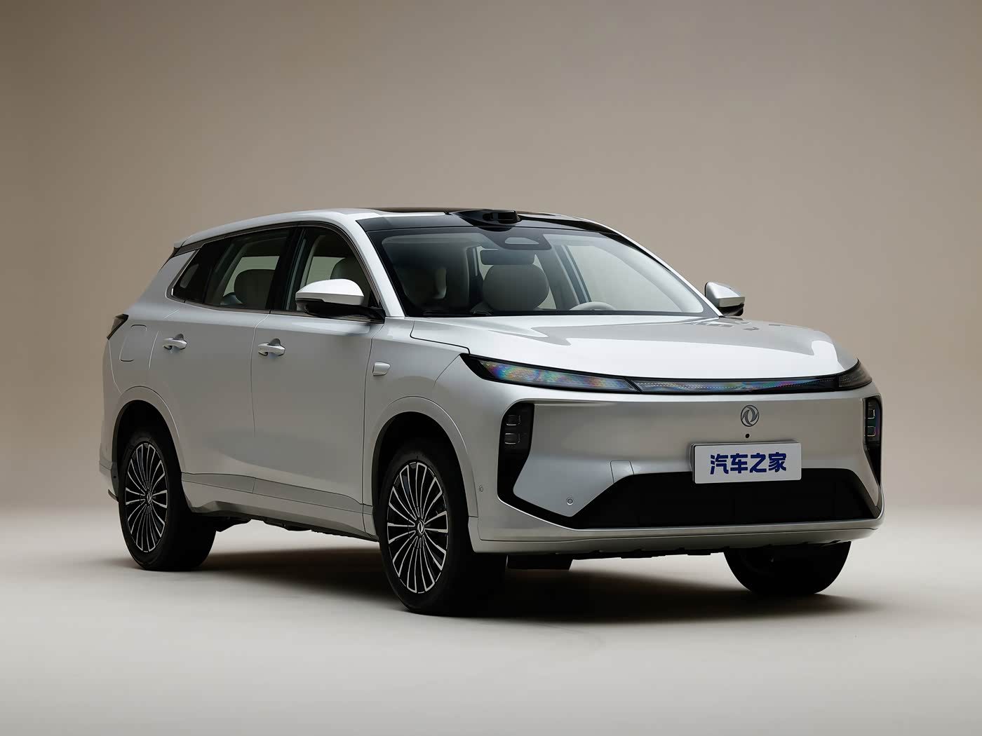 Dongfeng Fengshen L8+ PHEV — фото модели