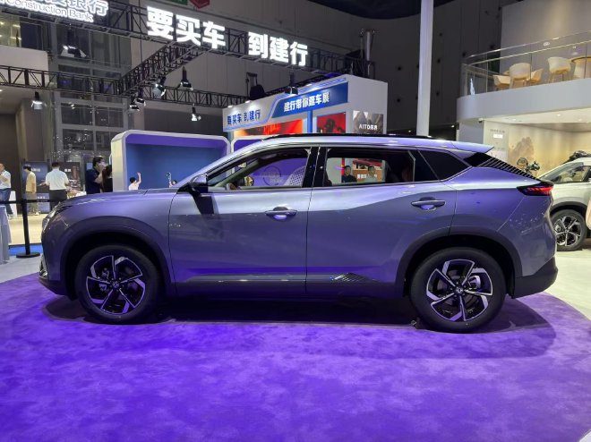 Dongfeng Fengshen L8Y EV — экстерьер, вид сбоку, рынок China