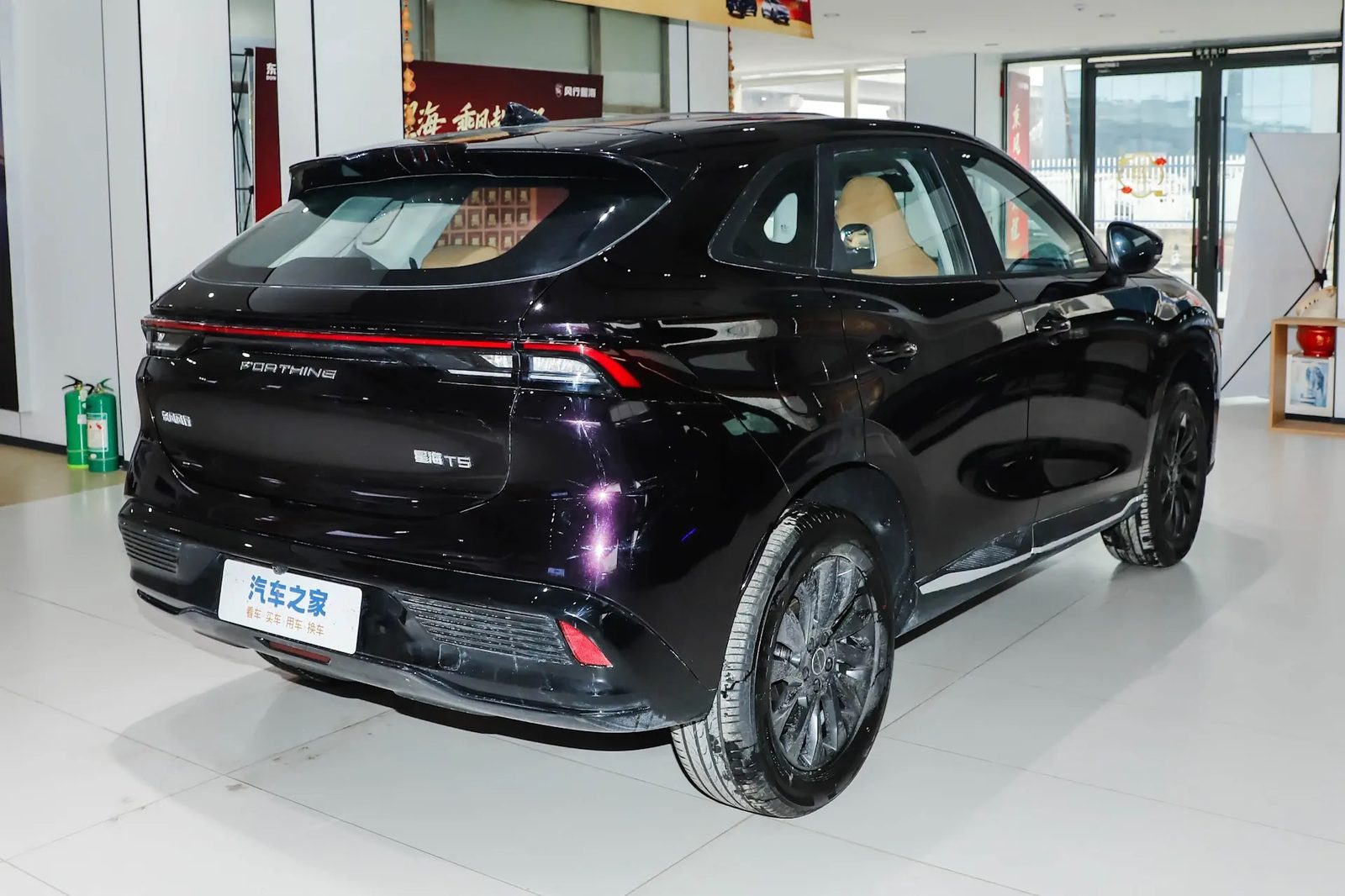 Dongfeng Forthing Xinghai T5 EV 2026 — экстерьер, вид сзади 3/4