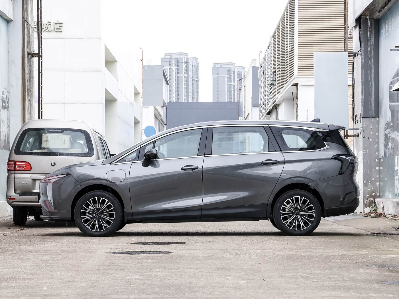 Dongfeng Forthing Xinghai V6 EV 2026 — экстерьер, side profile, рынок China retail