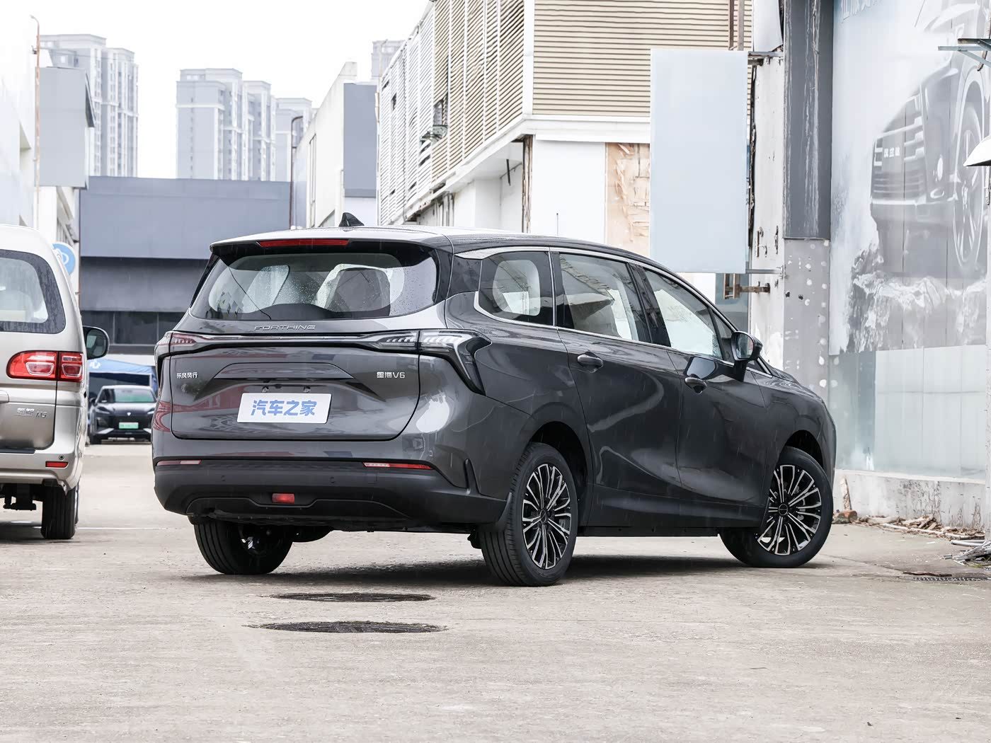 Dongfeng Forthing Xinghai V6 EV 2026 — экстерьер, rear three quarter alt, рынок China retail