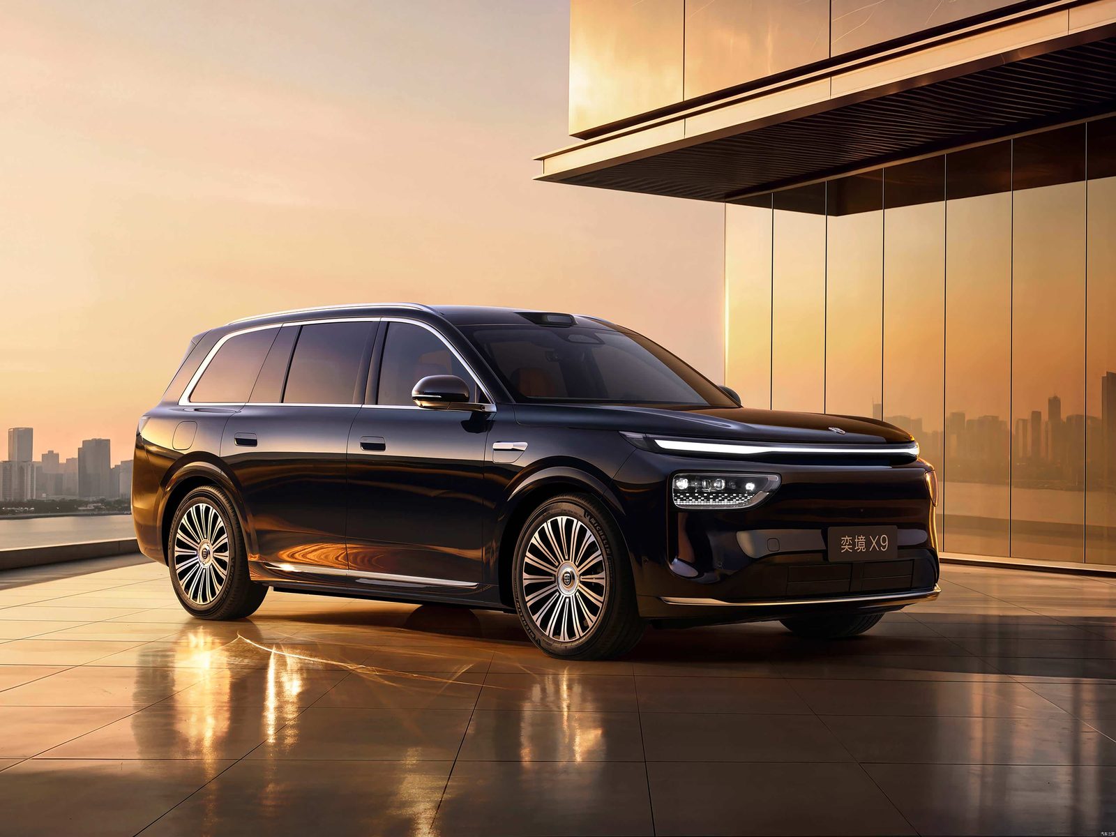 Dongfeng Yijing X9 EREV — экстерьер, вид спереди, рынок China