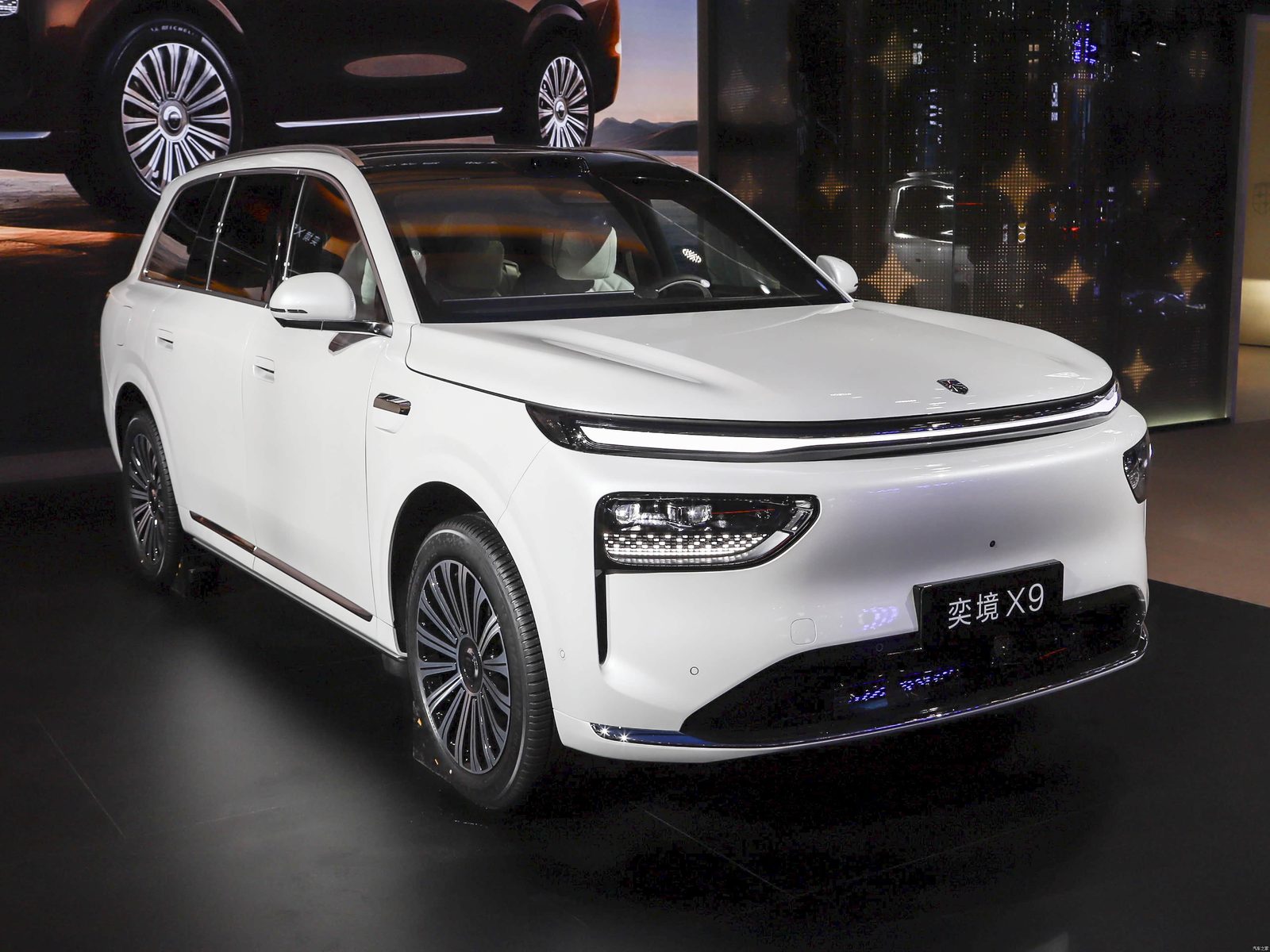 Dongfeng Yijing X9 EREV — экстерьер, rear three quarter opposite, рынок China