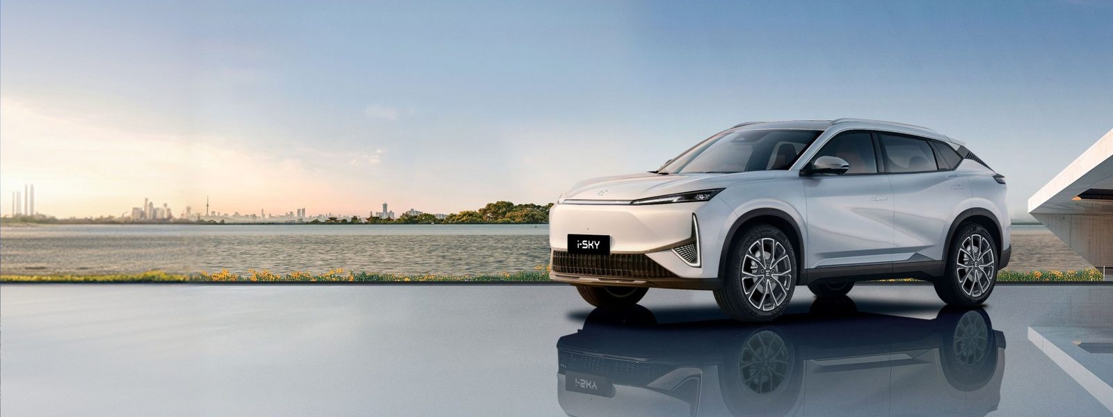 Evolute i-SKY 2026 — экстерьер, front three quarter lifestyle, рынок Russia