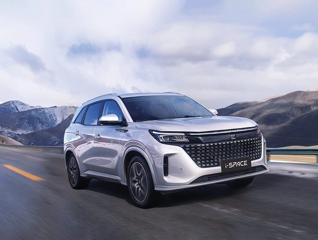 Evolute i-SPACE 2025 — экстерьер, вид спереди 3/4, рынок Russia official dealer