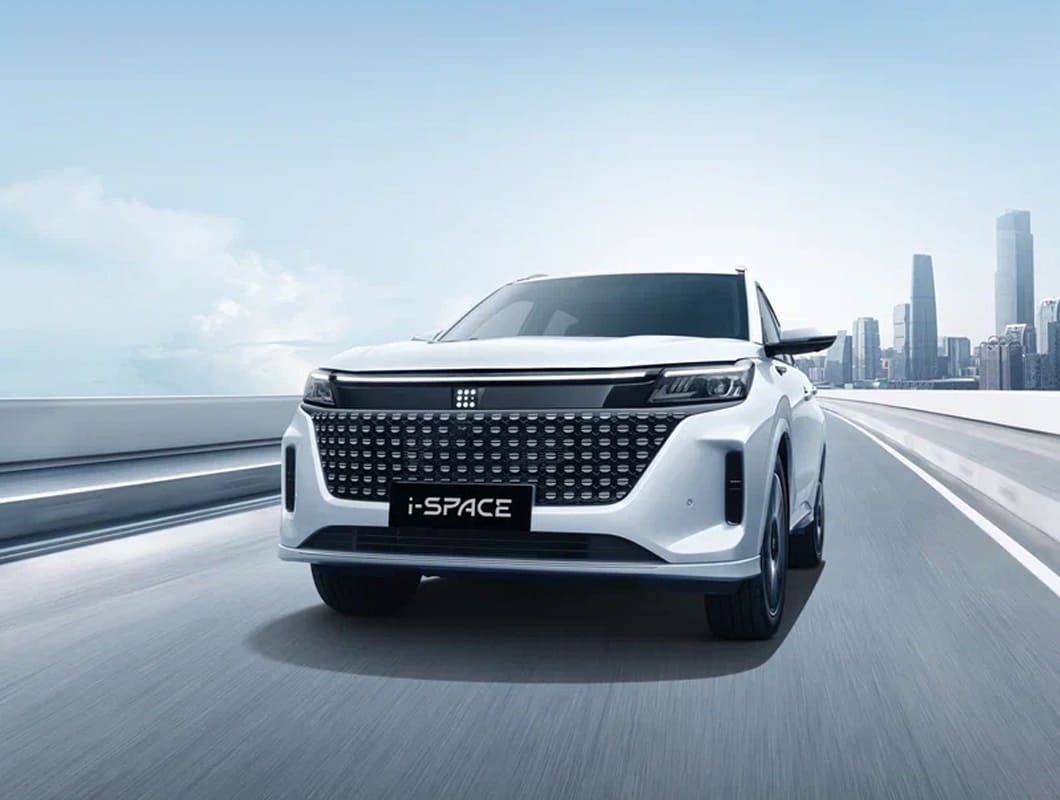Evolute i-SPACE 2025 — экстерьер, вид спереди 3/4, рынок Russia official dealer
