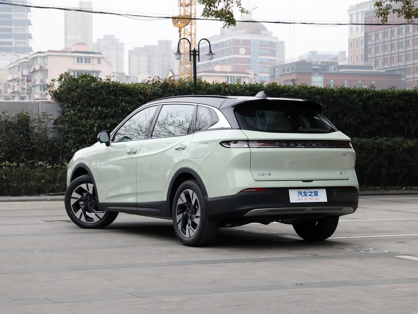 FAW Bestune Yueyi 07 PHEV 2025 — экстерьер, вид сзади 3/4, рынок China