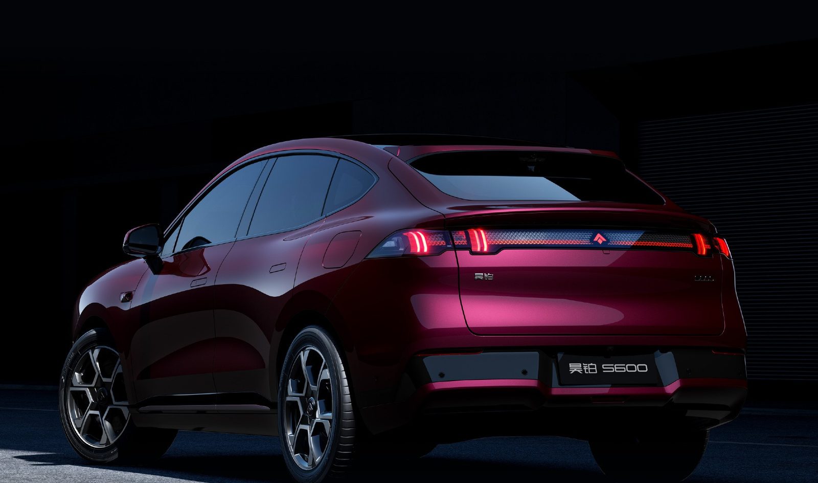 GAC Aion Hyptec S600 EREV 2026 — экстерьер, вид сзади 3/4, рынок China; shared S600 EV/EREV body and cabin