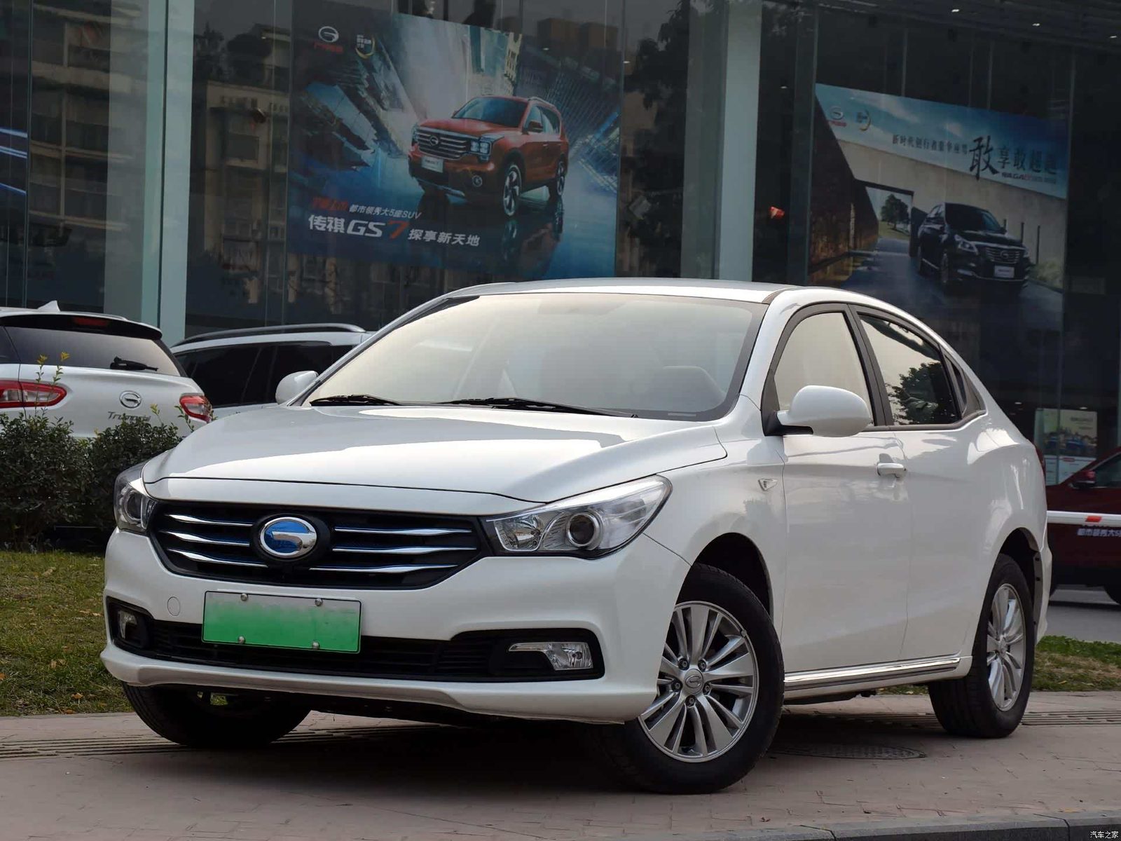 GAC Trumpchi GA3S PHEV 2017 — главное фото модели, экстерьер, вид спереди 3/4, рынок China archive exact-specification reference