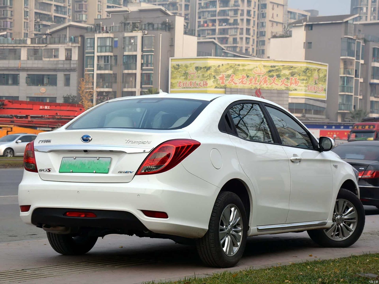 GAC Trumpchi GA3S PHEV 2017 — экстерьер, front 3q opposite, рынок China archive exact-specification reference