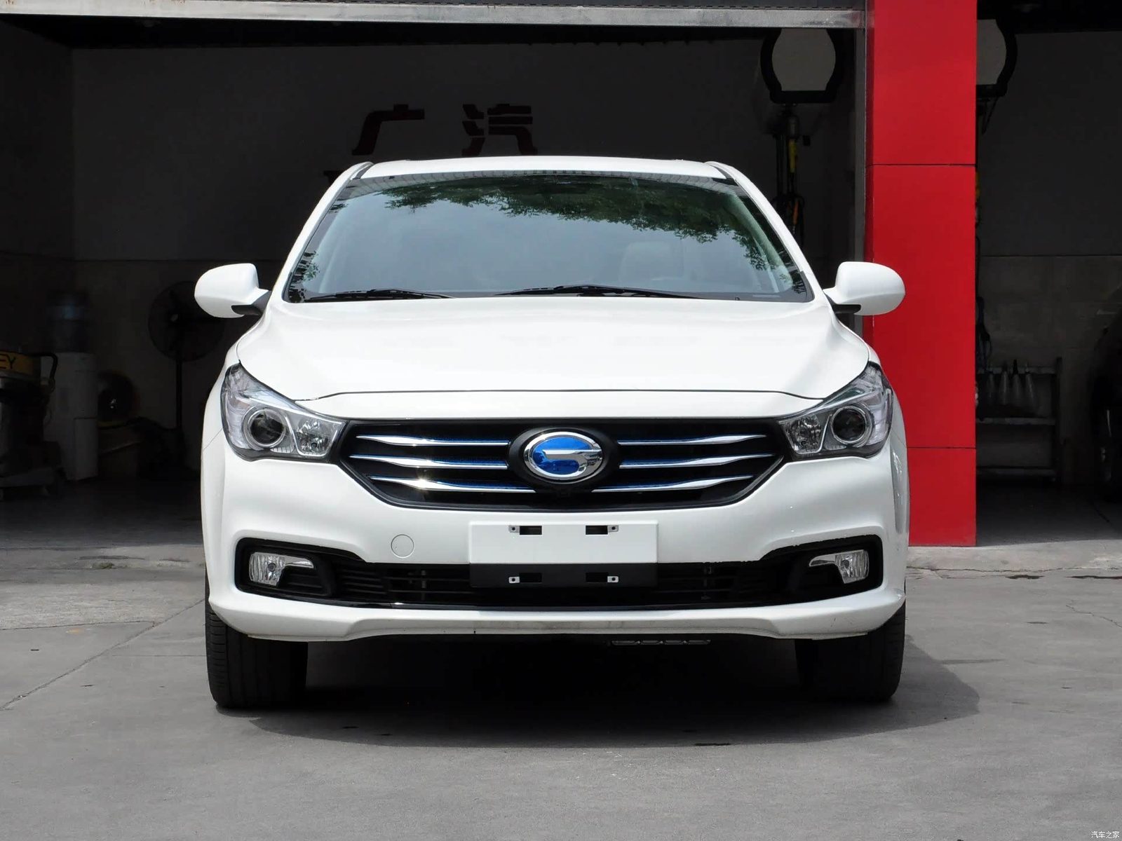 GAC Trumpchi GA3S PHEV 2017 — экстерьер, вид сзади 3/4, рынок China archive exact-specification reference