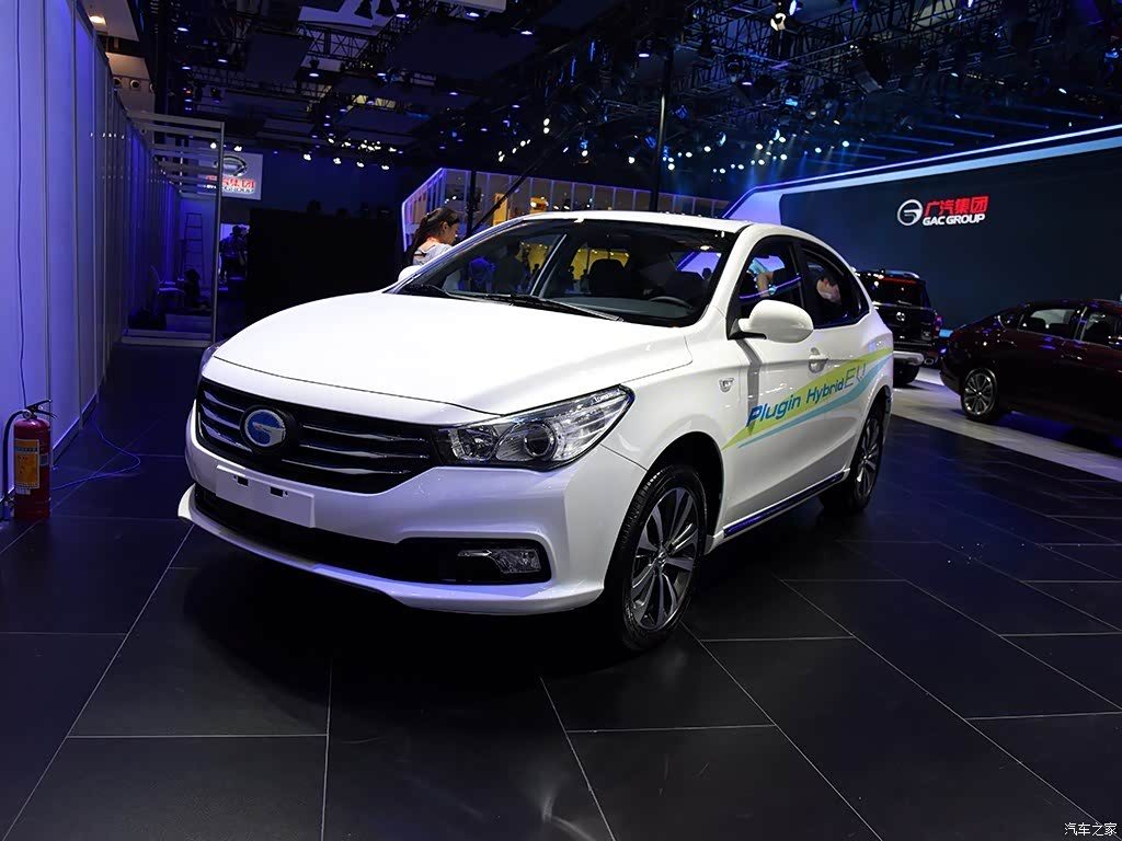 GAC Trumpchi GA3S PHEV 2017 — экстерьер, alternate color front 3q, рынок China archive exact-specification reference