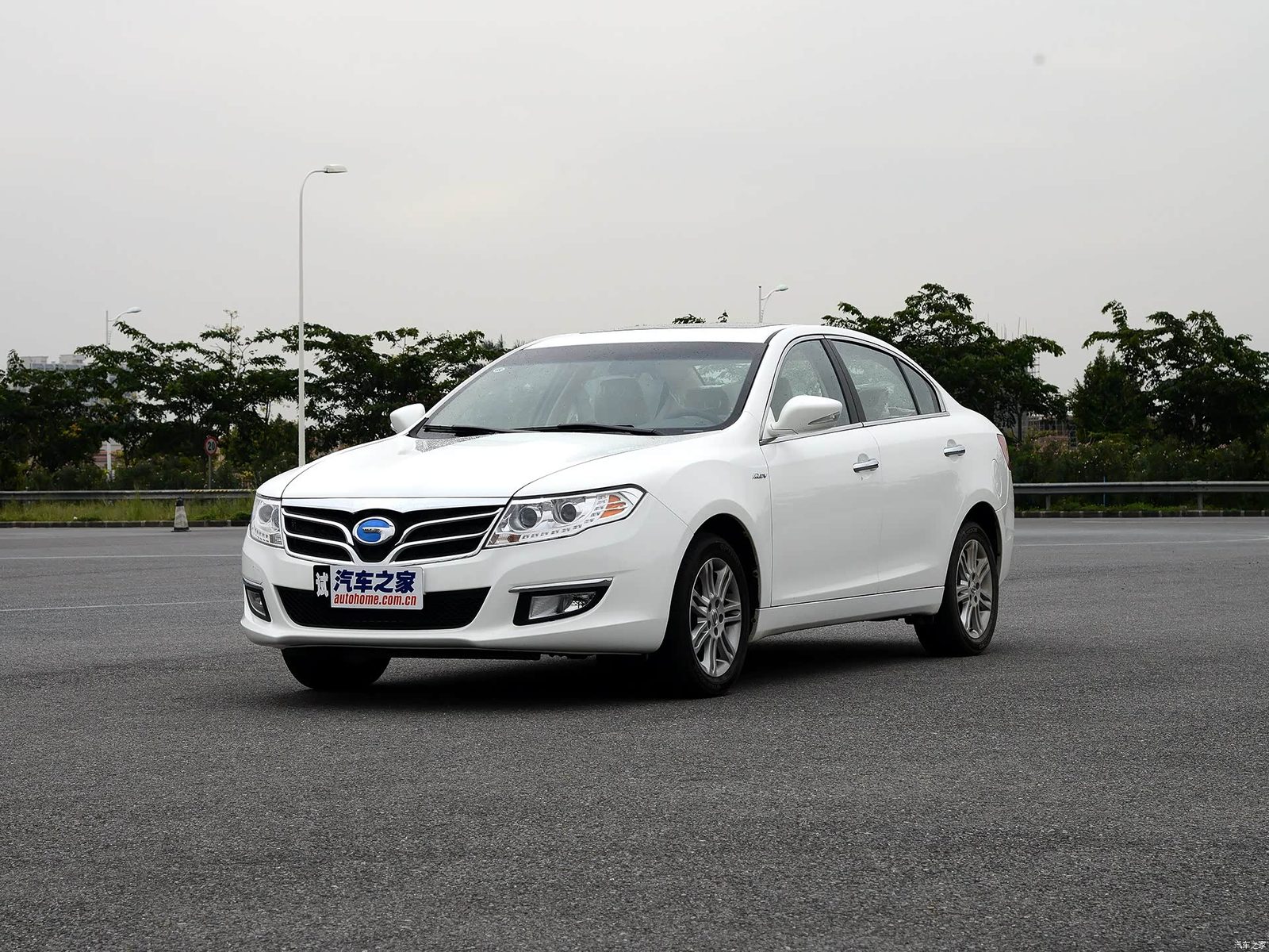 GAC Trumpchi GA5 EREV 2015 — главное фото модели, экстерьер, вид спереди 3/4, рынок China archive exact-specification reference