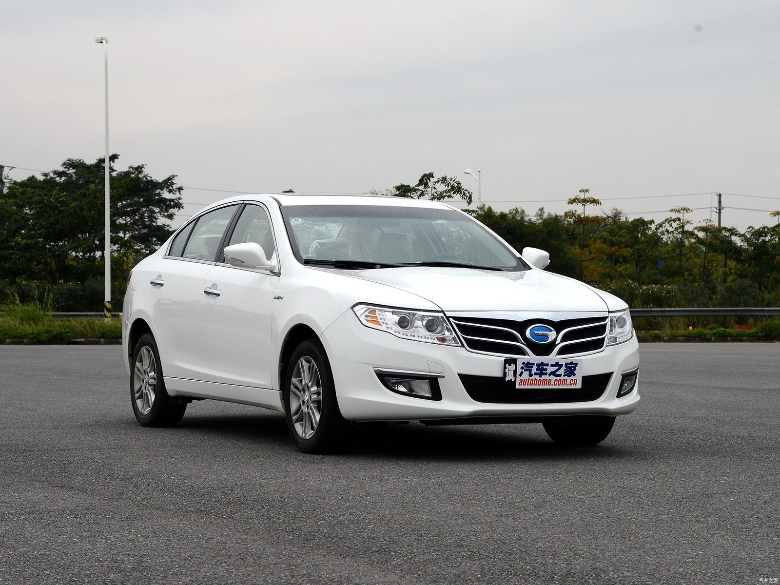 GAC Trumpchi GA5 EREV 2015 — экстерьер, front 3q opposite, рынок China archive exact-specification reference