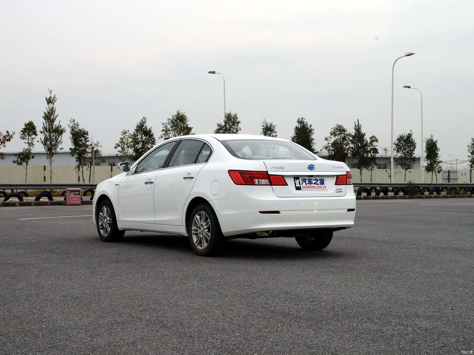 GAC Trumpchi GA5 EREV 2015 — экстерьер, вид сзади 3/4, рынок China archive exact-specification reference