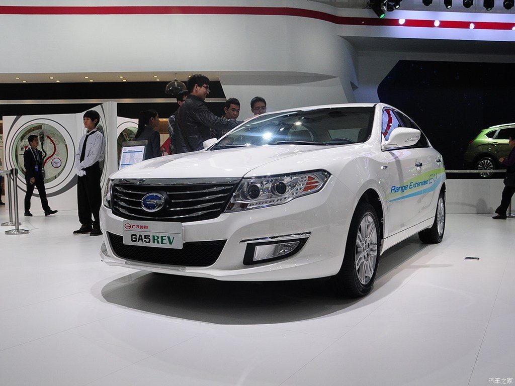 GAC Trumpchi GA5 EREV 2015 — экстерьер, alternate color front 3q, рынок China archive exact-specification reference