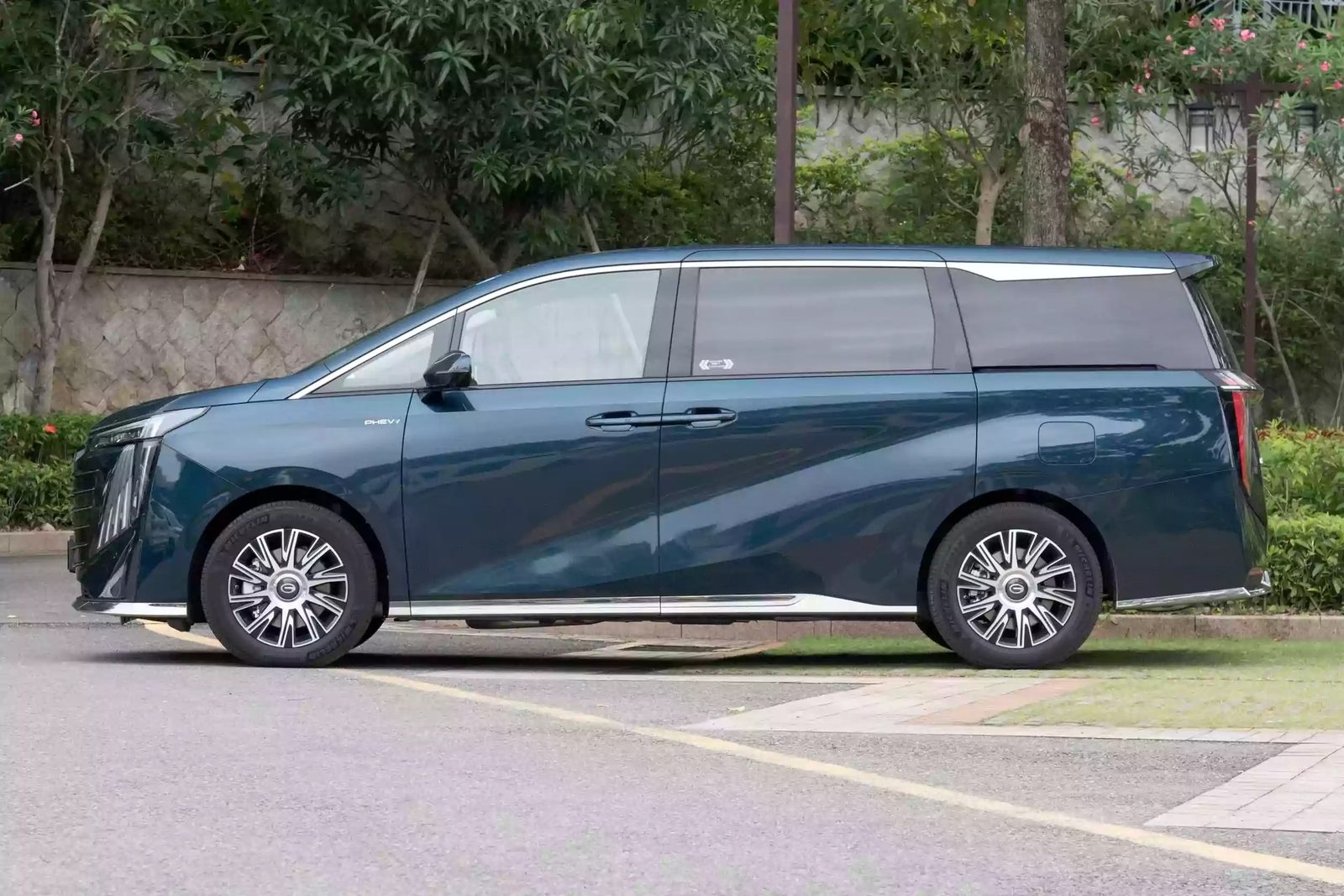 GAC Trumpchi E9 PHEV 2025 — экстерьер, вид сбоку, рынок internal_mvp