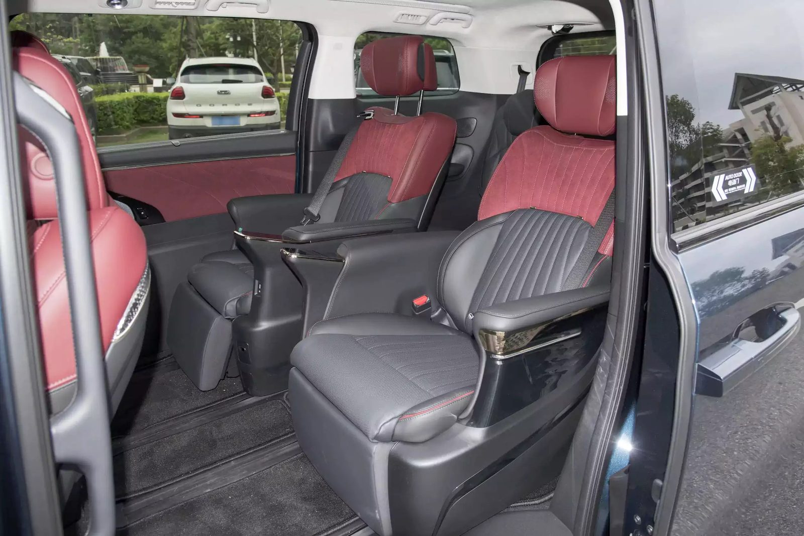 GAC Trumpchi E9 PHEV 2025 — интерьер, второй ряд сидений, рынок internal_mvp