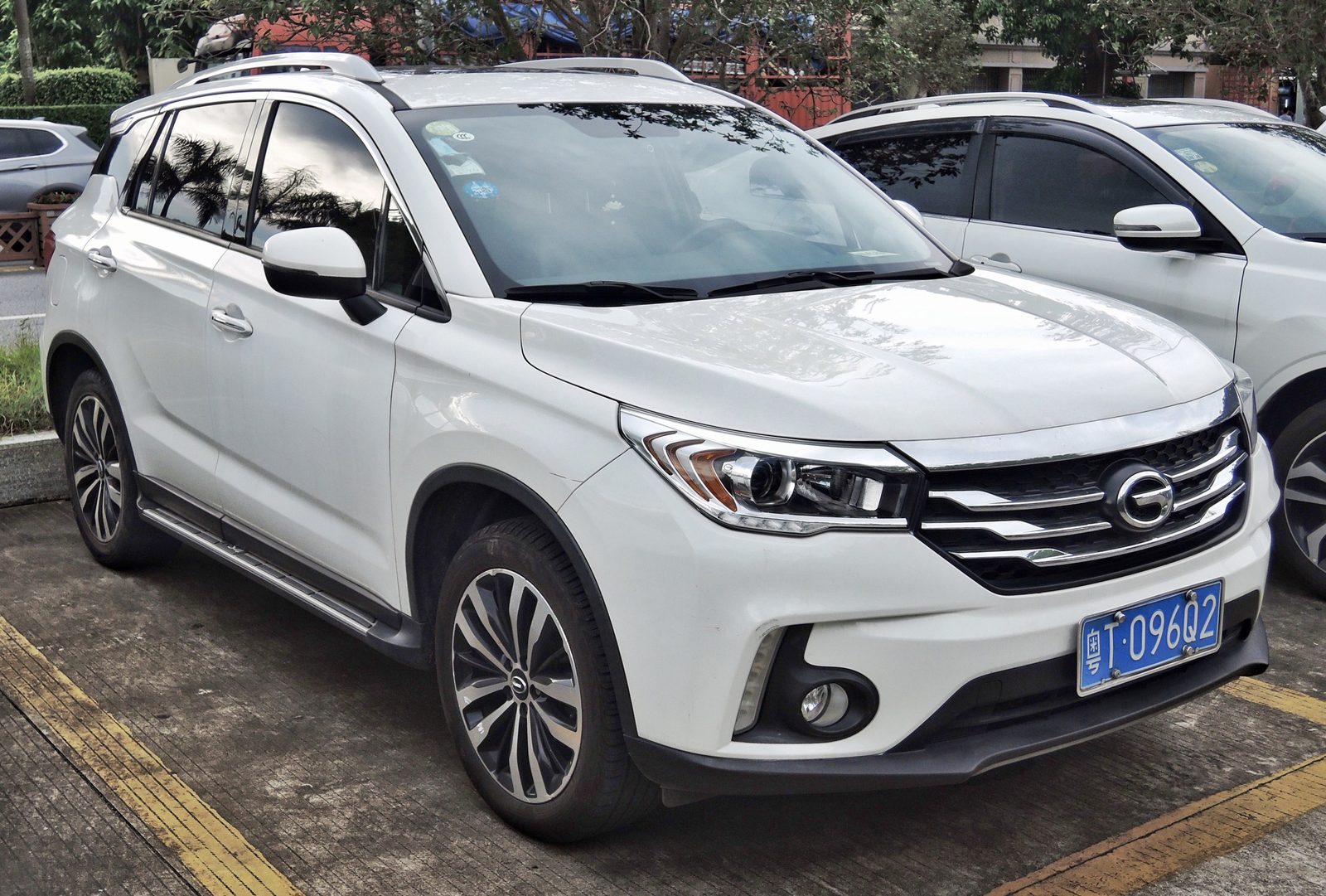 GAC Trumpchi GS4 EV 2016 — главное фото модели, экстерьер, вид спереди 3/4, рынок archive_public_reference