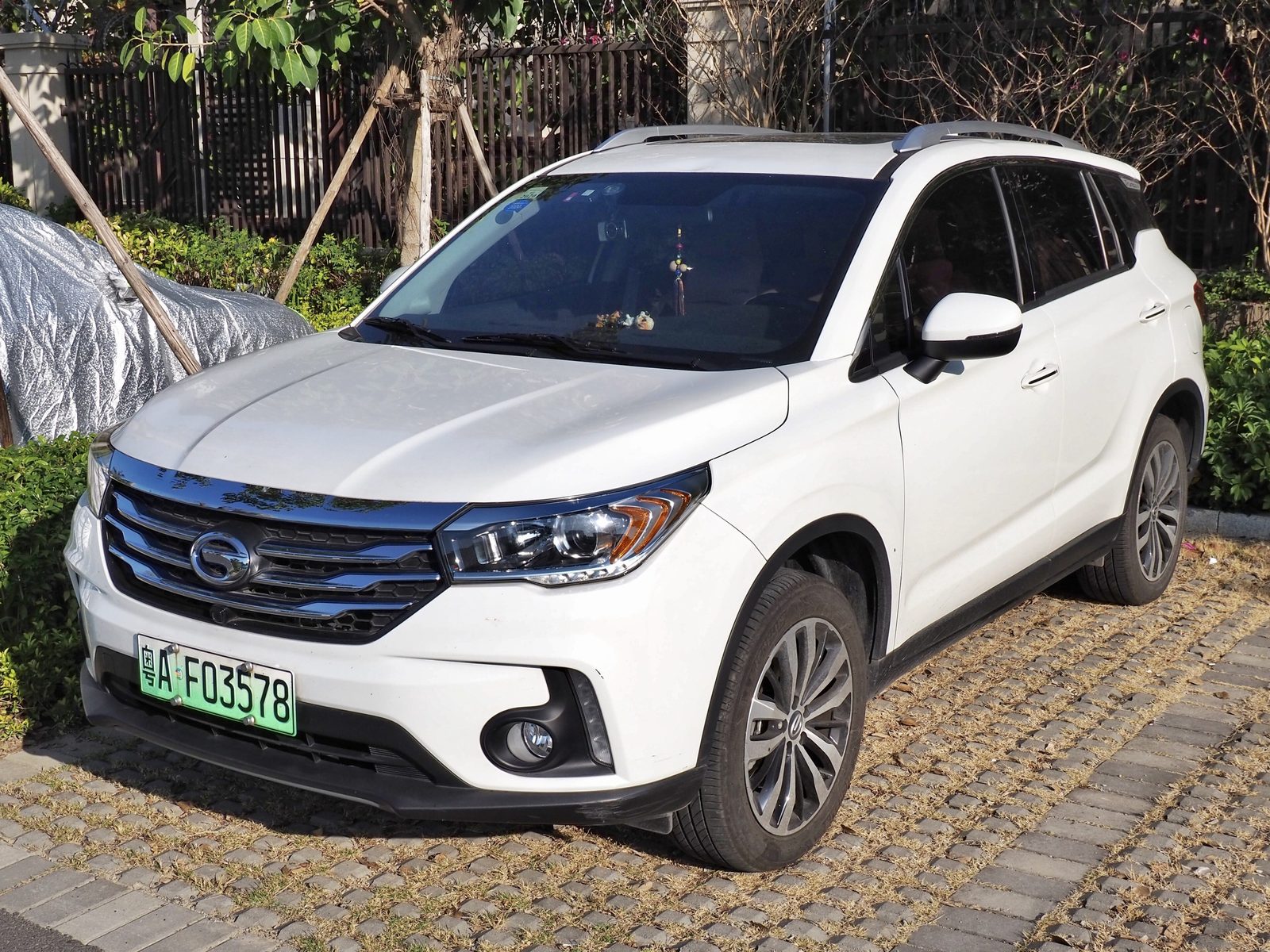 GAC Trumpchi GS4 PHEV 2019 — главное фото модели, экстерьер, вид спереди 3/4, рынок archive_public_reference