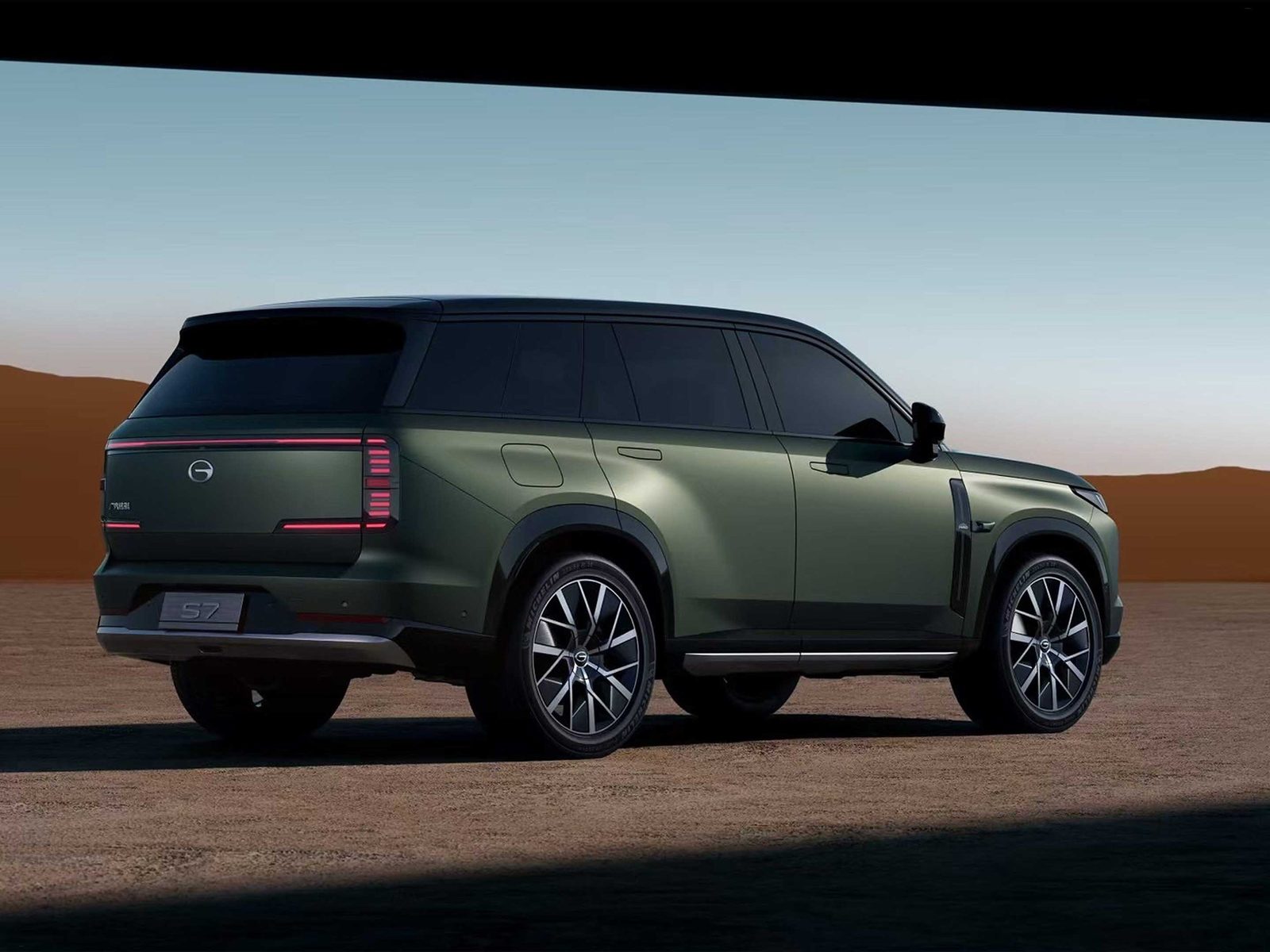 GAC Trumpchi Xiangwang S7 PHEV 2025 — экстерьер, вид сбоку, рынок internal_mvp