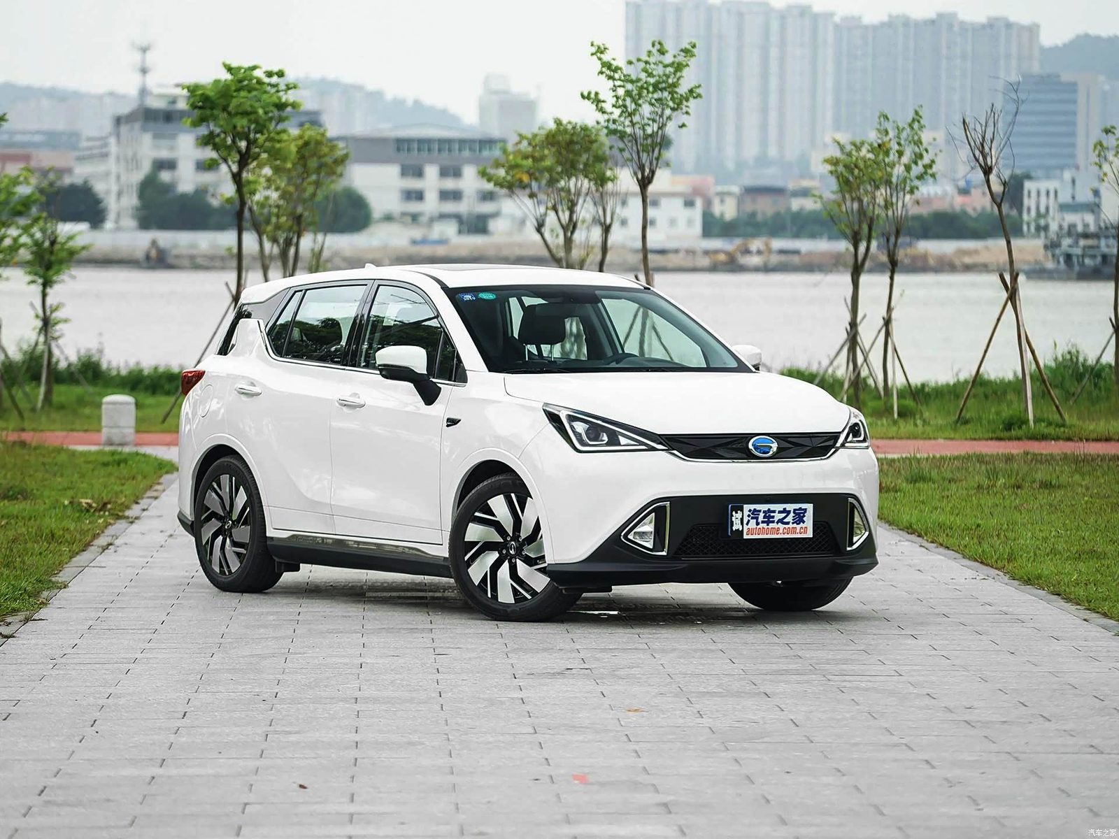 GAC Trumpchi GE3 EV 2018 — экстерьер, front 3q opposite, рынок China archive exact-specification reference