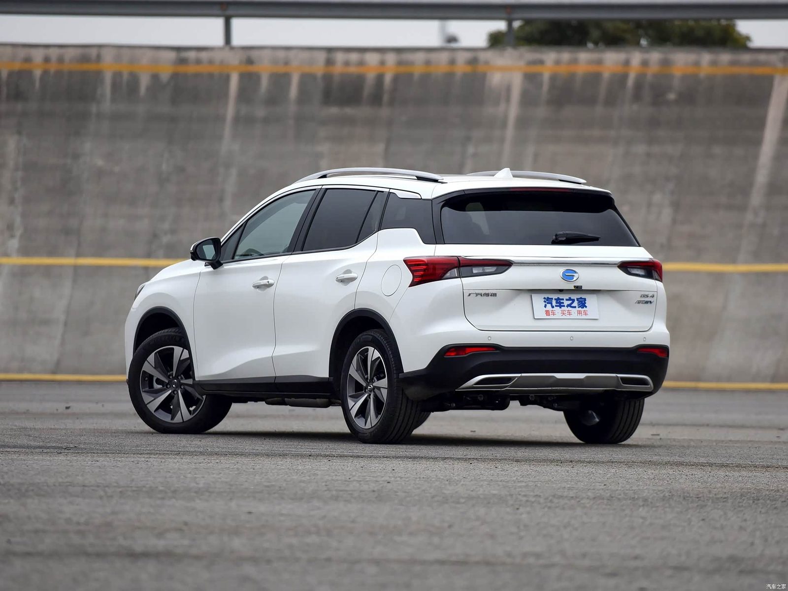 GAC Trumpchi GS4 PHEV 2019 — экстерьер, вид сзади 3/4, рынок China archive exact-specification reference