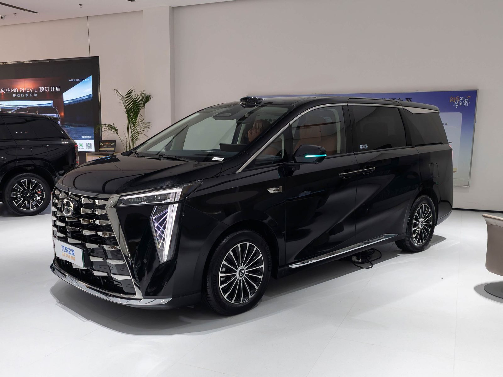 GAC Trumpchi Xiangwang M8 PHEV L — фото модели