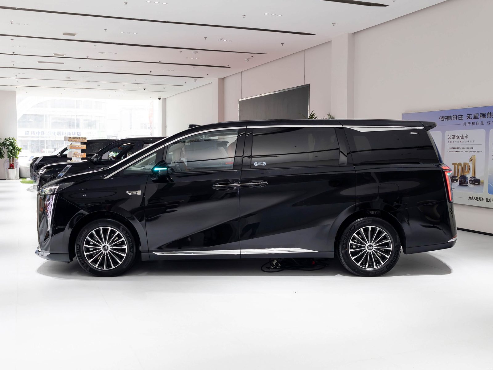 GAC Trumpchi Xiangwang M8 PHEV L 2026 — экстерьер, side showroom, рынок internal_mvp