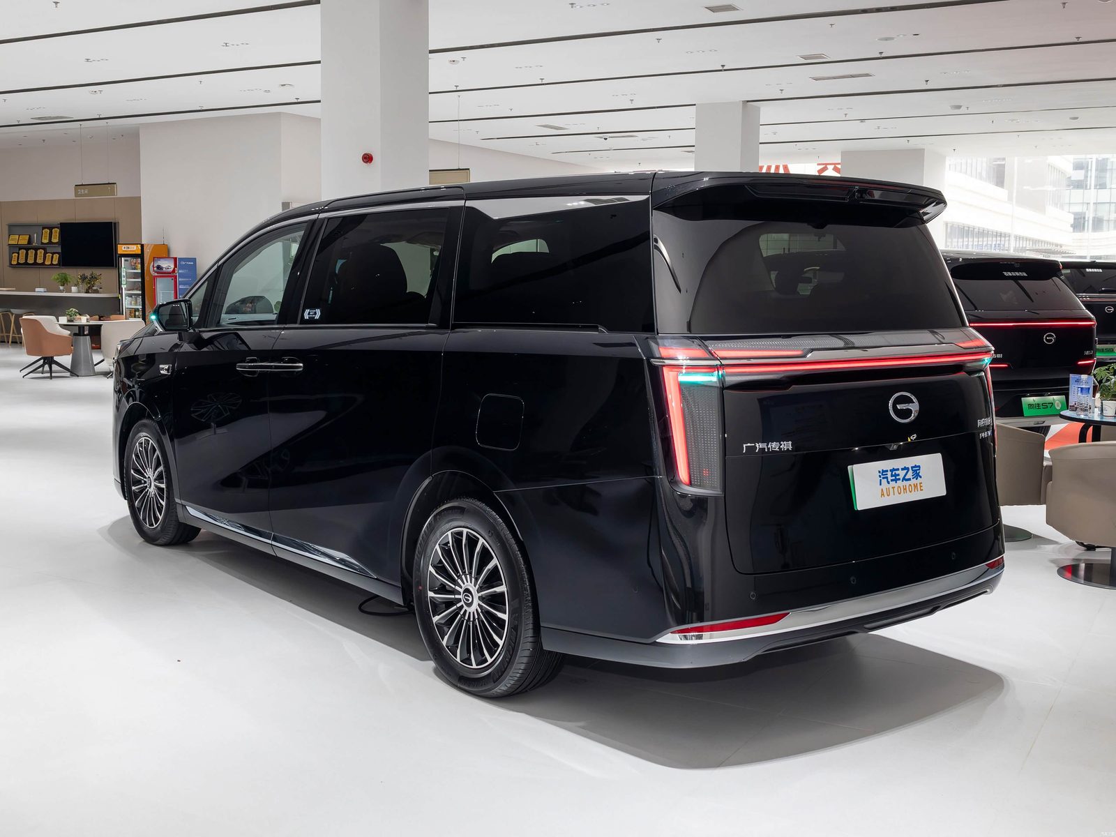 GAC Trumpchi Xiangwang M8 PHEV L 2026 — экстерьер, rear 3q showroom, рынок internal_mvp