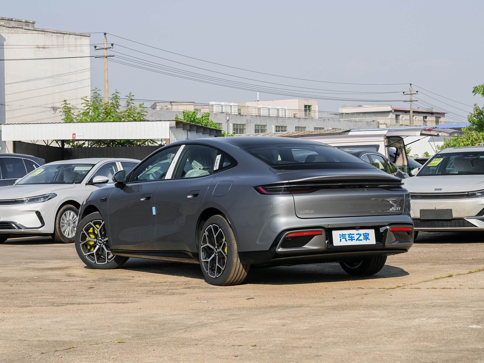 Geely Galaxy TT EV 2026 — экстерьер, вид сзади 3/4, рынок China