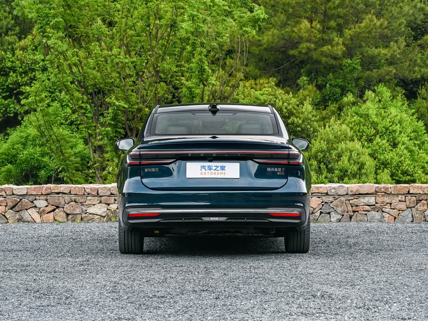 Geely Galaxy Xingyao 7 PHEV 2026 — экстерьер, вид сзади 3/4, рынок internal_mvp