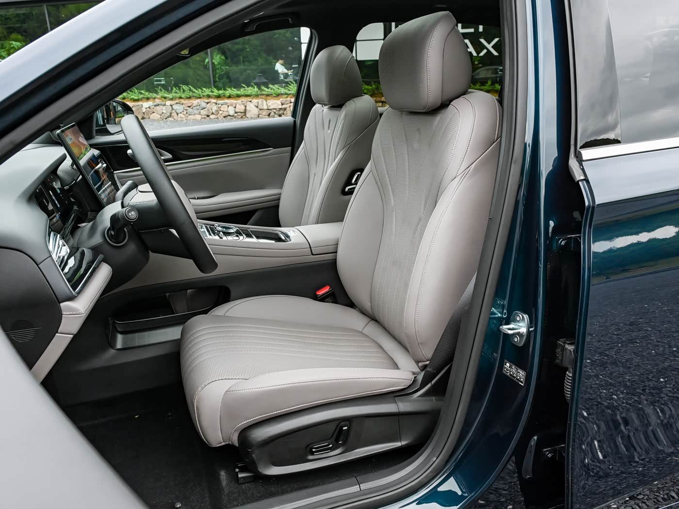 Geely Galaxy Xingyao 7 PHEV 2026 — главное фото модели, интерьер, передняя панель, рынок internal_mvp