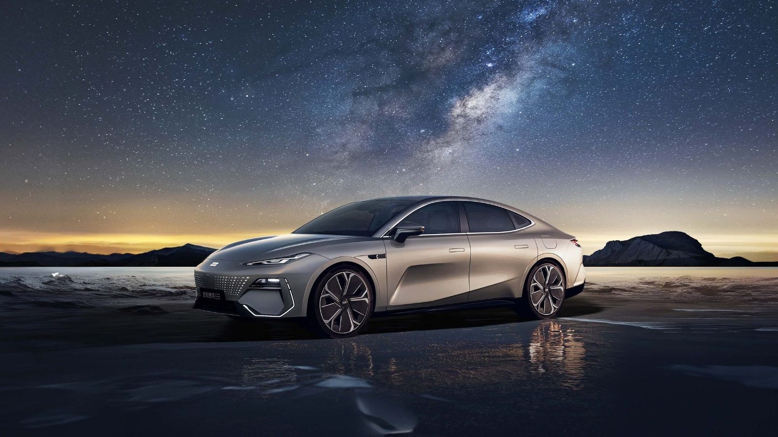Geely Galaxy E8 EV 2025 — экстерьер, вид сбоку, рынок internal_mvp