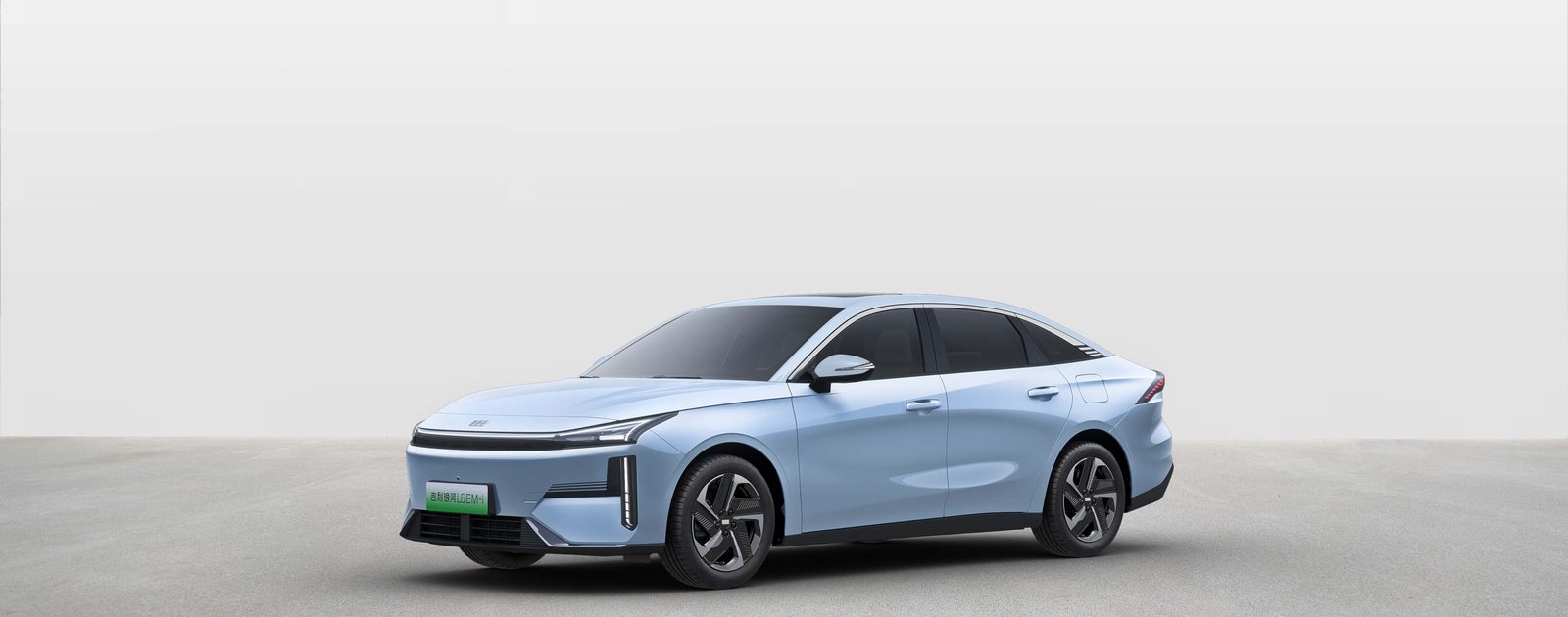 Geely Galaxy L6 EM-i 2026 — экстерьер, front 3q blue, рынок China