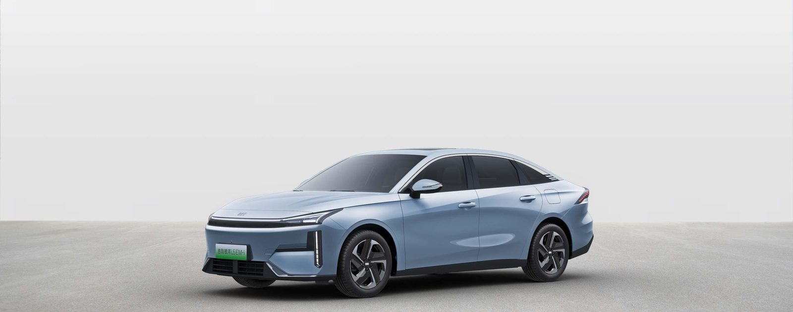 Geely Galaxy L6 EM-i 2026 — экстерьер, front 3q gray, рынок China