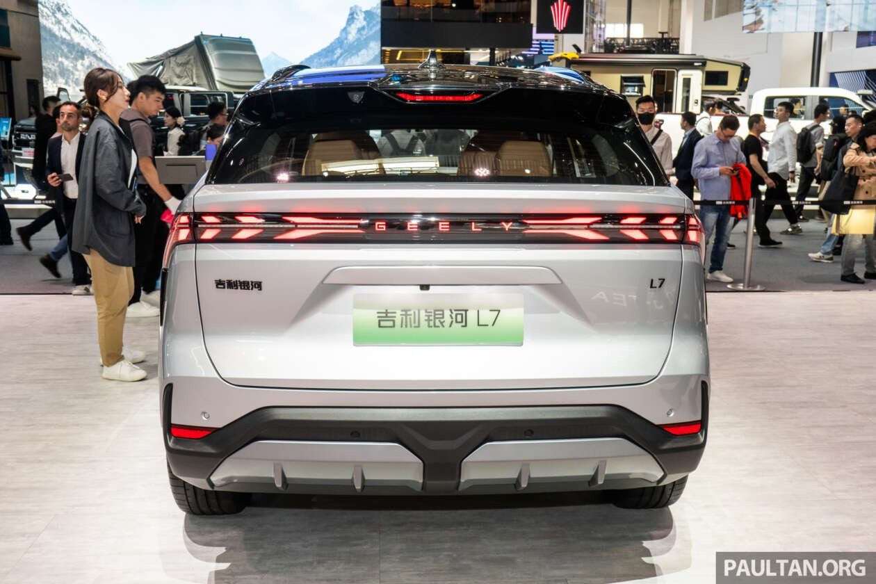 Geely Galaxy L7 EM-i 2026 — экстерьер, front 3q motion, рынок China