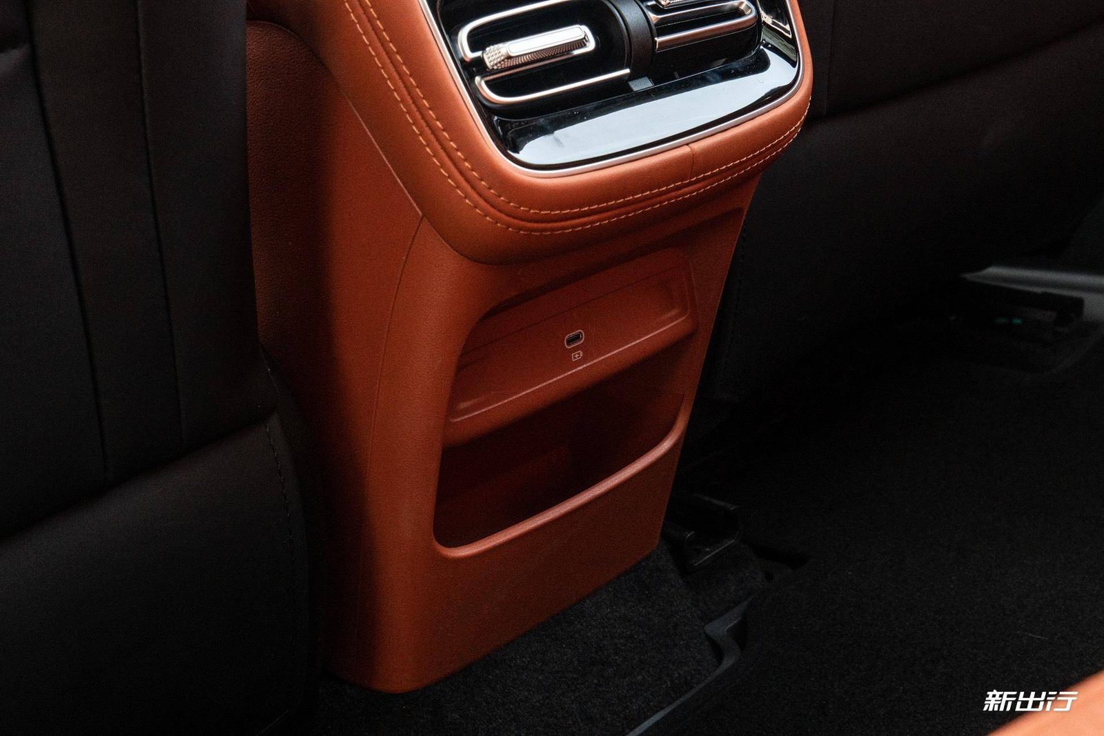 Geely Galaxy M7 EM-i 2026 — интерьер, второй ряд сидений, рынок internal_mvp