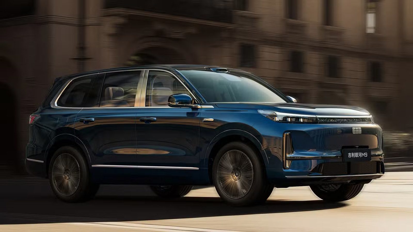Geely Galaxy M9 2025 — экстерьер, front 3q motion, рынок internal_mvp