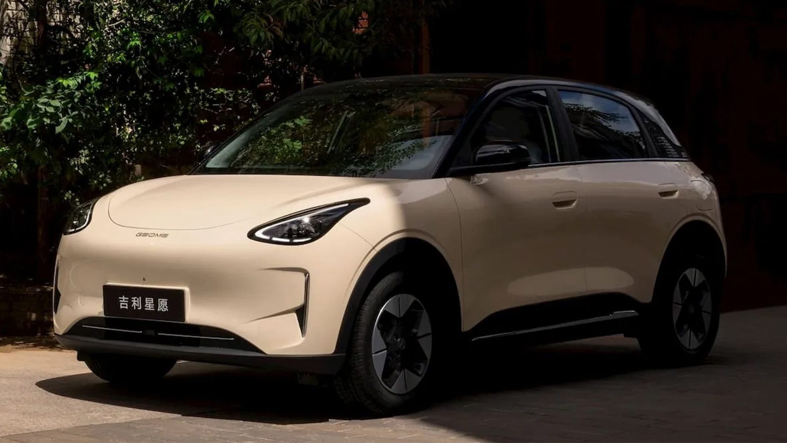 Geely Geome Xingyuan / EX2 2025 — экстерьер, вид спереди 3/4, рынок internal_mvp