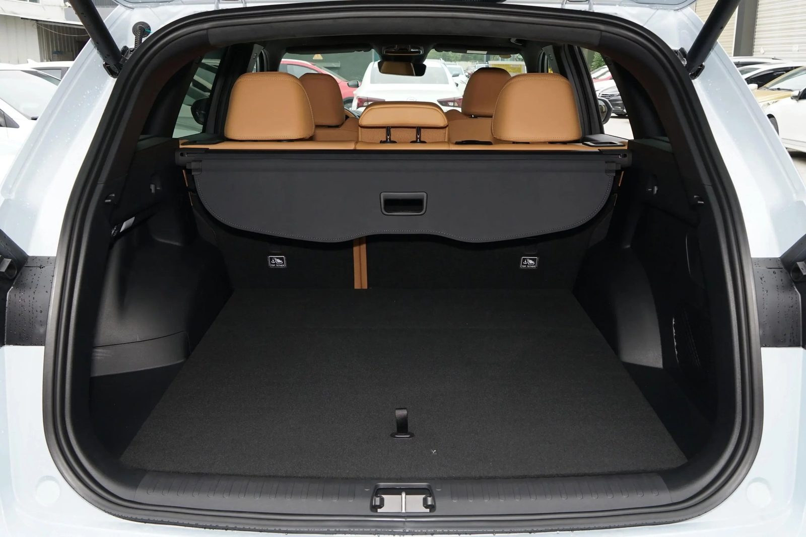 Geely Xingyue L Hi-P 2022 — интерьер, второй ряд сидений, рынок internal_mvp