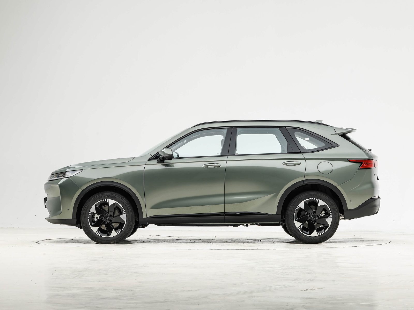 Haval H6L PHEV 2026 — экстерьер, rear 3q studio, рынок china_reference