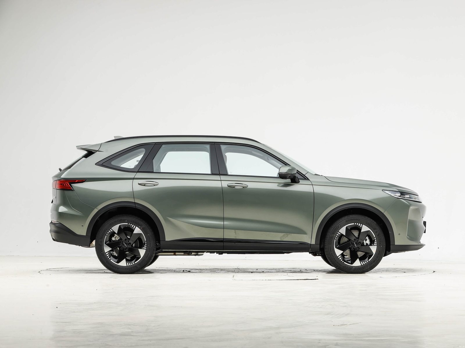 Haval H6L PHEV 2026 — экстерьер, rear 3q alt, рынок china_reference