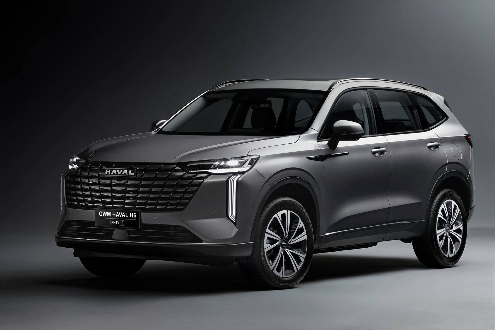 Haval H6L PHEV 2026 — главное фото модели, экстерьер, вид спереди 3/4, рынок internal_mvp