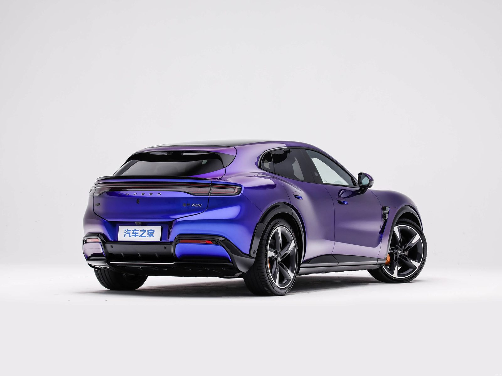 HIMA Luxeed RX 2026 — экстерьер, rear three quarter opposite, рынок China