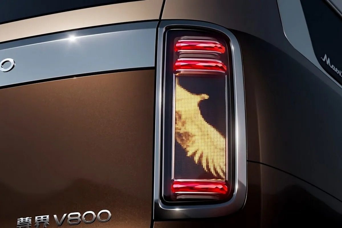 HIMA Maextro V800 2026 — экстерьер, rear light detail, рынок China pre-sale/reference